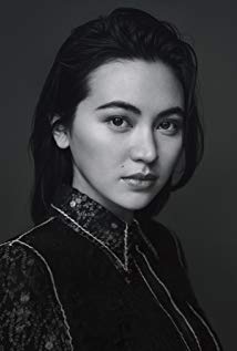 How tall is Jessica Henwick?